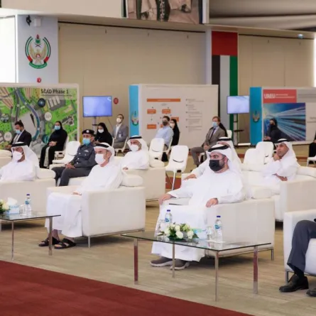 جامعة الإمارات تُطلق مشروع «الطرق الذكية». الصورة من (وام)
