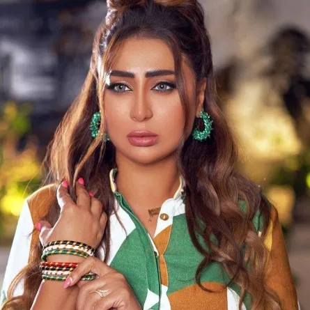 شيماء سبت تستقبل يوم ميلادها بمجوهرات ملونة