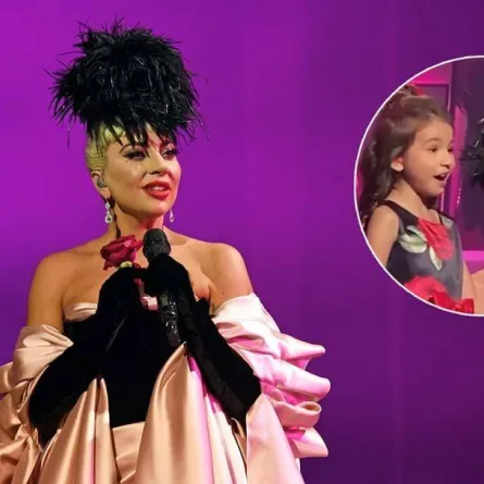 Lady Gaga مع الطفلة - الصورة من موقع Hit