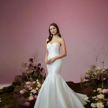 فستان زفاف بتوب كب بتصميم الكشكش على الصدر