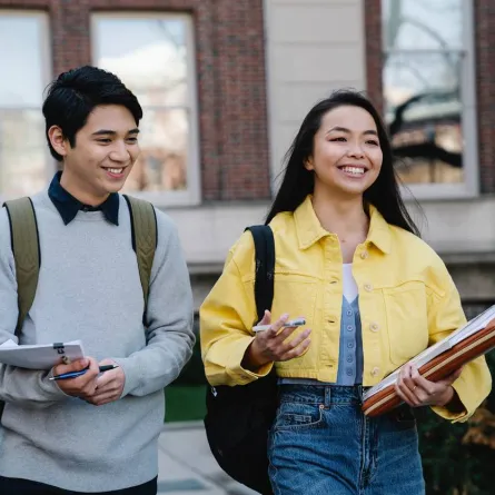 كيفية التعرف والتعامل مع أصدقائك في الجامعة