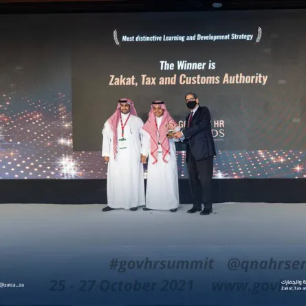  أكاديمية الزكاة والضريبة والجمارك تفوز بجائزة استراتيجية التطوير الأكثر تميزا