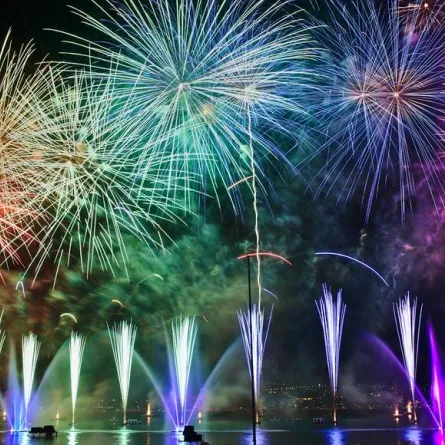 تطبيقات ومنصات تُبقيك على اطلاع بموسم الرياض