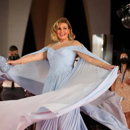 يسرا- الصورة من صفحتها الرسمية على الفيس بوك