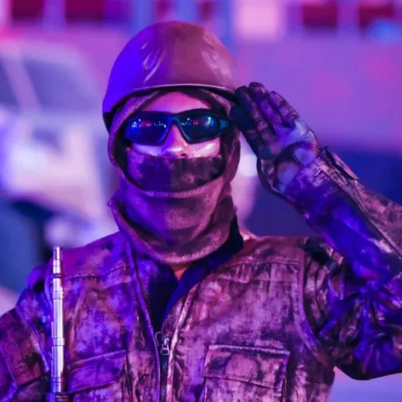 فرصة للعائلات بالدخول في تحديات ترفيهية وسط محاكاة تفاعلية بمنطقة "كومبات فيلد"