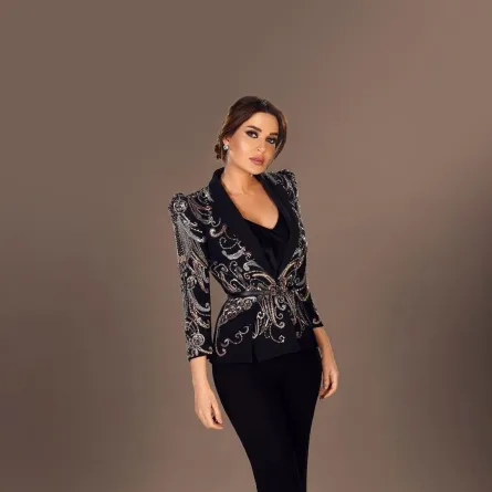 سيرين عبد النور بالأسود المطرّز