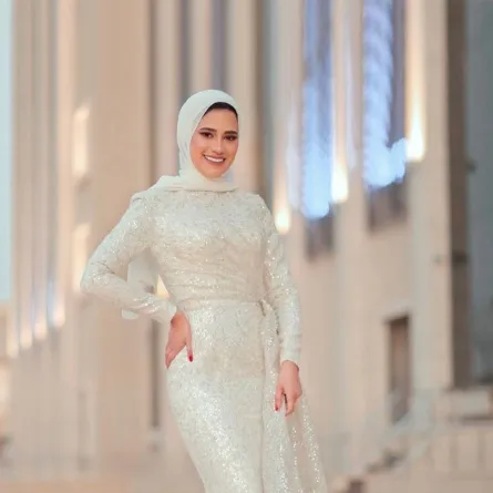 فستان لامع للنحيلات