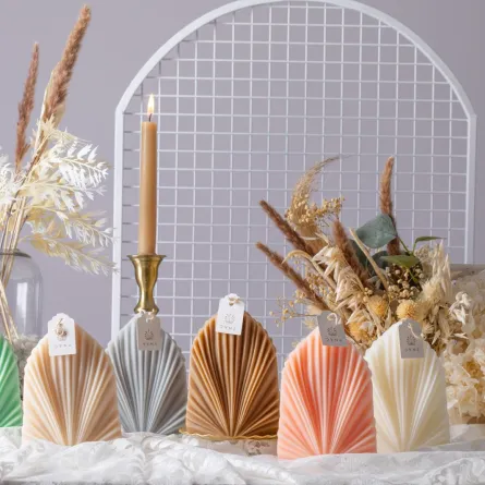 اختيار الشموع حسب الفصل (الصورة من Dune Candles أبو ظبي)