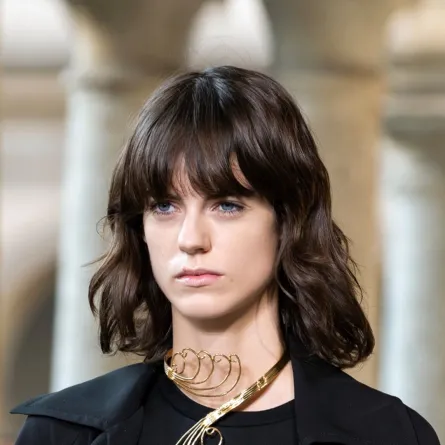  خطوات الحصول على مظهر الشعر المبلل