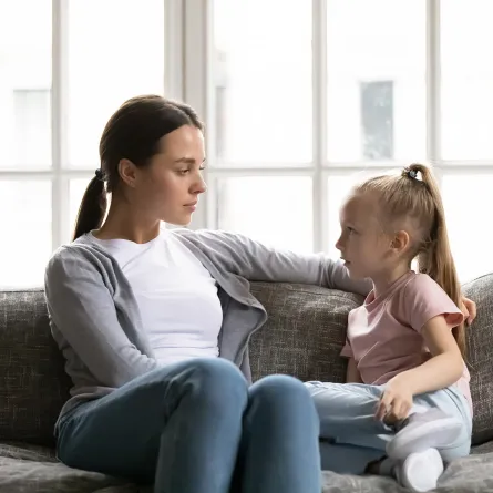 كيف تؤدبين طفلك بطريقة ذكية بعيداً عن العقاب؟