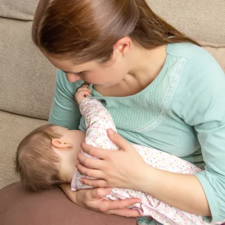 صورة لأم في الرضاعة