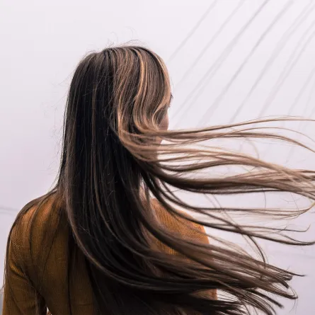 فرد الشعر بشكل صحي 