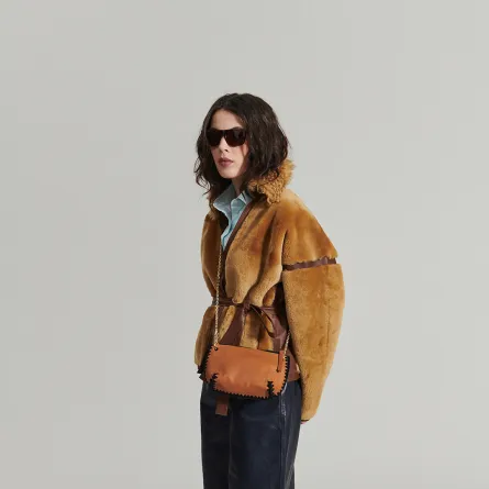 حقائب مزيّنة بالسلاسل