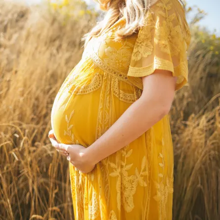 صورة لحامل فى نهاية فترة الحمل 