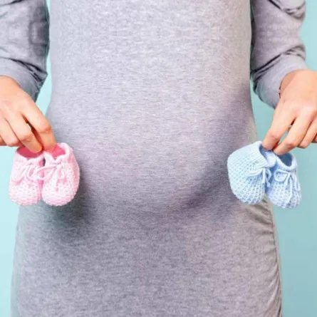 صورة لأم حامل لا تعرف نوع جنينها