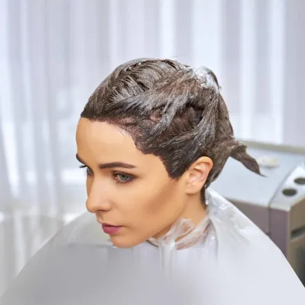 كيفية تطبيق الحناء على الشعر الرمادي