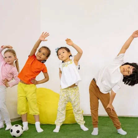 صورة لأطفال يمارسون الرياضة