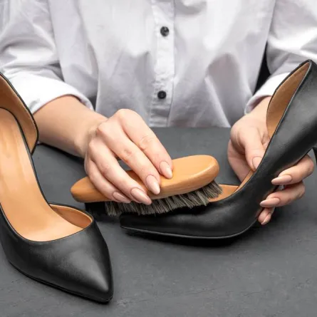 طرق تلميع الأحذية الجلدية