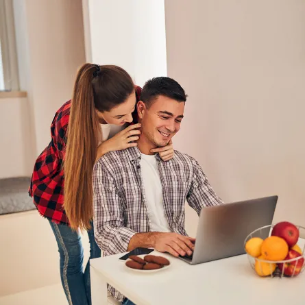 أسرار التعامل مع الزوج المشغول دائما