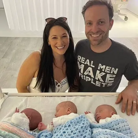 ولادة ثلاثة توائم متطابقين بالمشيمة نفسها في بريطانيا