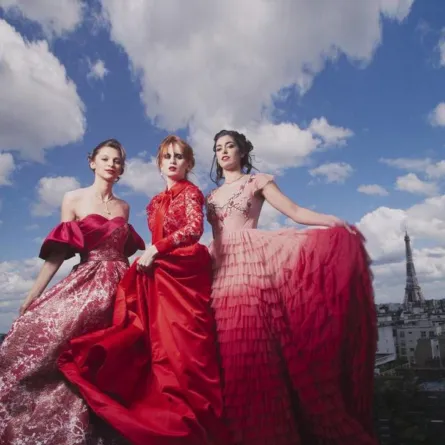 أزياء بألوان منعشة