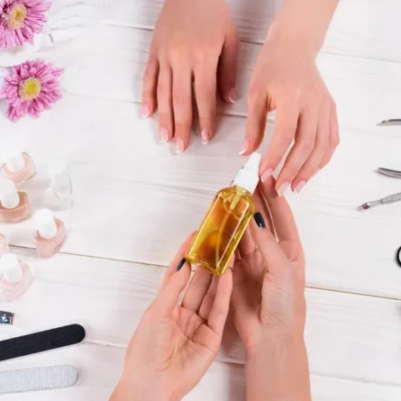 خلطات طبيعية للعناية بالأظافر