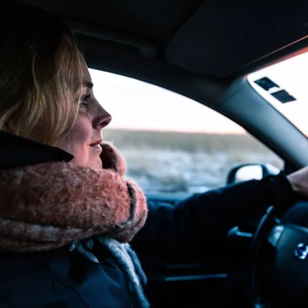 قيادة السيارة للعزباء