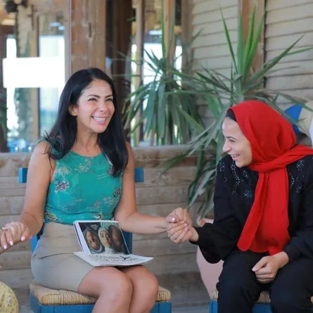 منى زكي مع بطلات فيلم بداية الخيط - الصورة من مهرجان الجونة