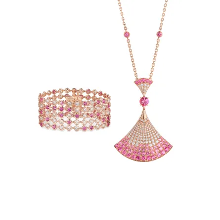 مجوهرات وردية فاخرة لشهر أكتوبر