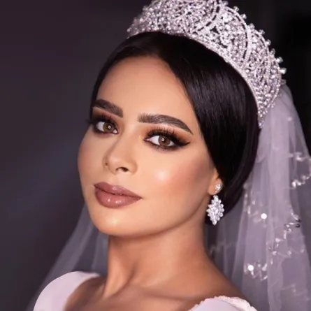 مكياج ترابي مع أيلاينر أسود - الصورة من صفحة خبيرة التجميل سما محرز على إنستغرام