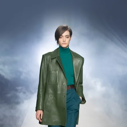 معطف من الجلد باللون الزيتي