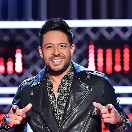 محمد حماقي بإطلالة كاجوال 