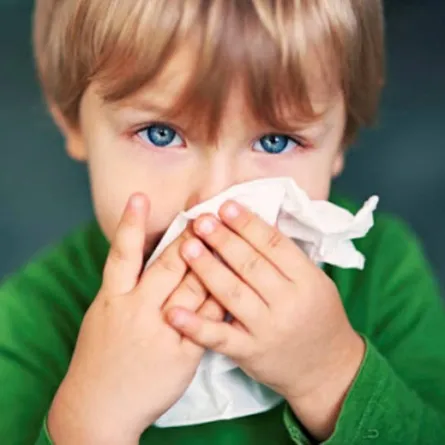صورة لطفل يعاني من سيلان الأنف