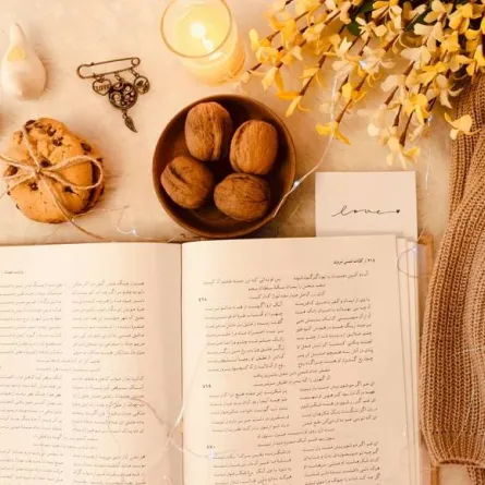 كتاب شعر مفتوح على مصراعيه