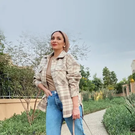 ندى كامل بتنسيق قميص الكاروهات