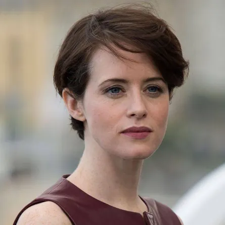 كلير فوي- الصورة من موقع Vogue