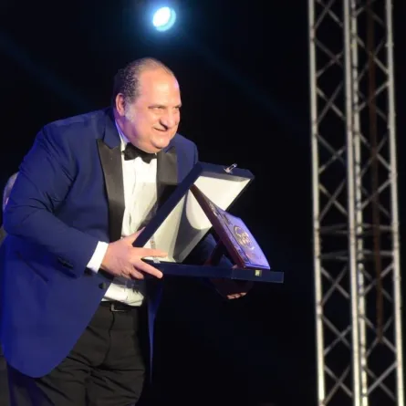 خالد الصاوي من حفل تكريمه بمهرجان الاسكندرية - الصورة من حساب مهرجان الاسكندرية على الفيس بوك