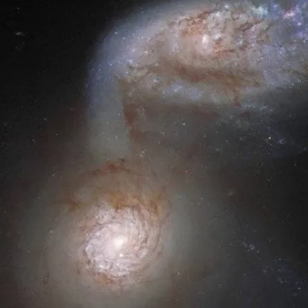 في ظاهرة لن تتكرر لملايين السنين.. اندماج مجرتين بفعل الجاذبية