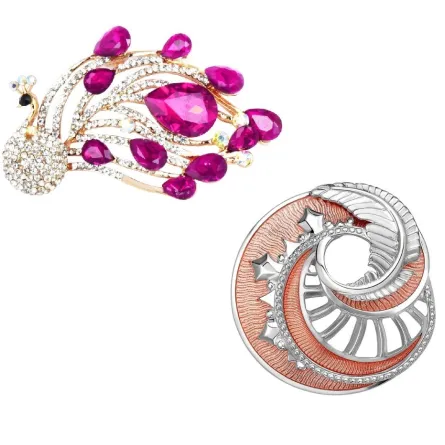 بروشات باللون الوردي لإطلالة أنيقة