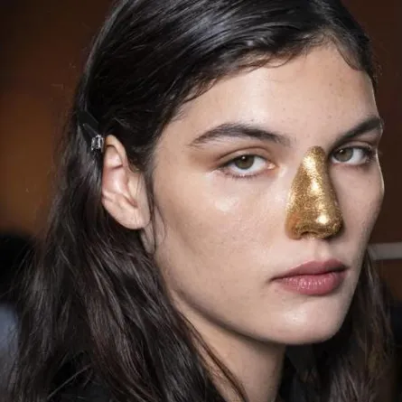 اتجاهات موضة الشعر والمكياج اربيع وصيف 2022