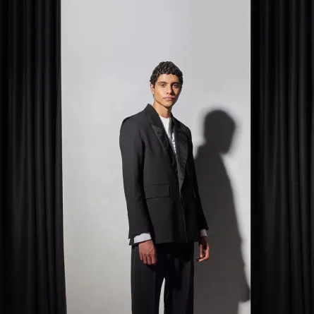 بدلة كلاسيكية باللون الأسود من بيانكا سوندرز  Bianca Saunders