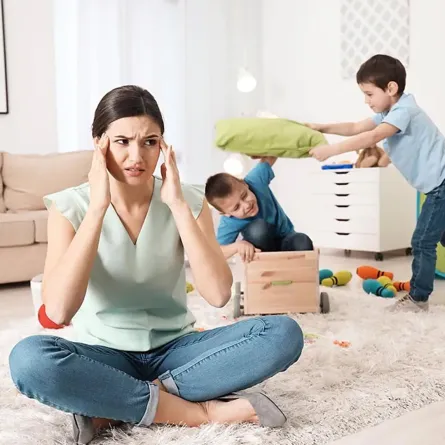 كيفية التعامل مع الطفل كثير الحركة والعنيد