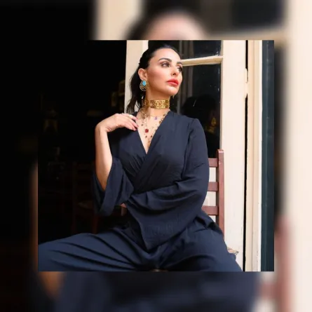 إطلالات أنثوية لافتة من ميس حمدان