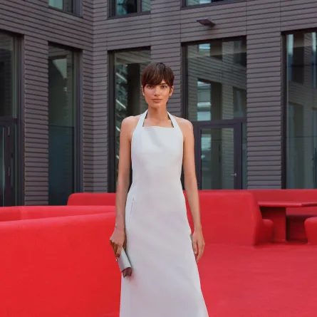 اللون الأبيض من أكريس Akris- الصورة من حساب الدار على انستغرام