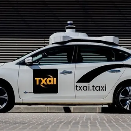 كشف أول سيارات الاجرة ذاتية القيادة في الامارات