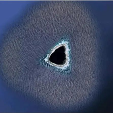 البقعة السوداء هي جزيرة فوستوك - الصورة من موقع ladbible.com