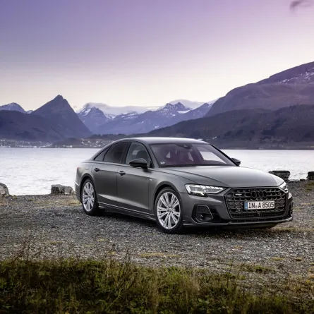 آودي ايه 8 من الأمام