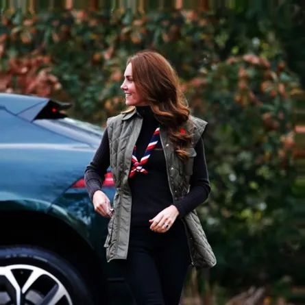 كيت ميدلتون ترتدي سترة كاكية