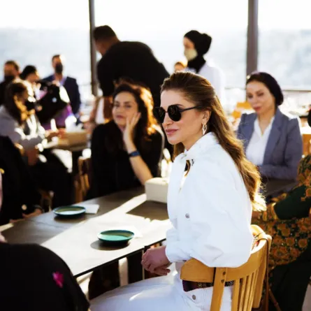 الملكة رانيا العبد الله ترتدي الأبيض