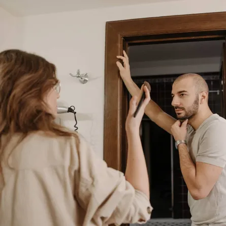 علامات عدم احترام الزوج لزوجته